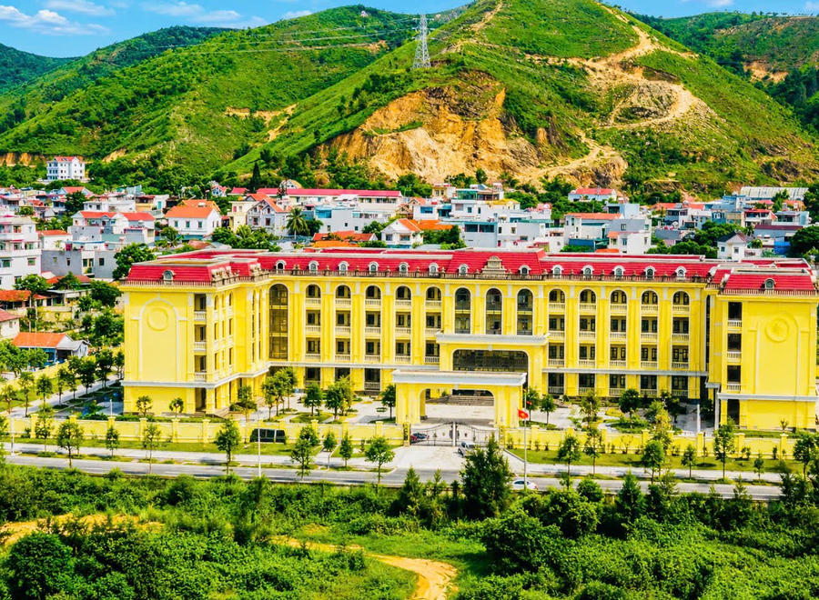 Trường THCS Hạ Long, Đặc khu Vân Đồn được đầu tư từ nguồn lực ngân sách, góp phần hoàn thiện hạ tầng giáo dục, nâng cao chất lượng dạy và học, tạo nền tảng phát triển bền vững