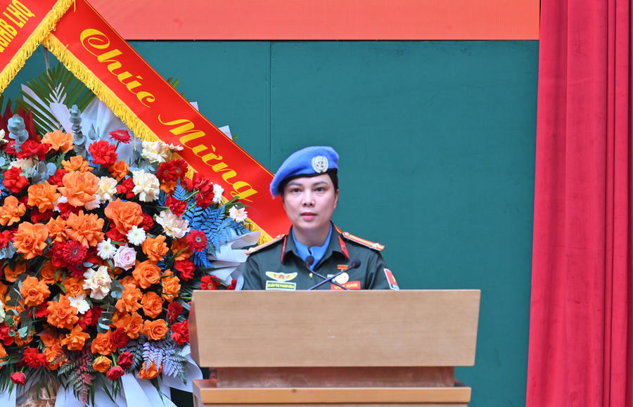 Trung tá Đoàn Thị Thanh Nga, Tổ trưởng Tổ công tác số 9 phát biểu tại buổi Lễ. (Ảnh: Bộ Công an)