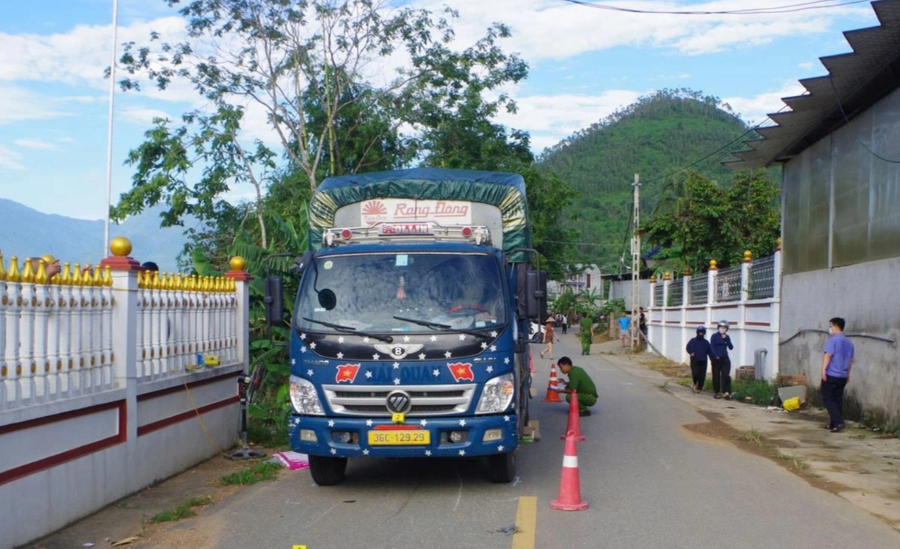Hiện trường vụ tai nạn khiến hai cháu nhỏ tử vong (Ảnh: Công an tỉnh Phú Thọ).