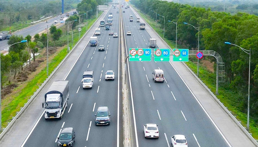 Chính thức xử phạt lỗi không giữ khoảng cách an toàn trên cao tốc.