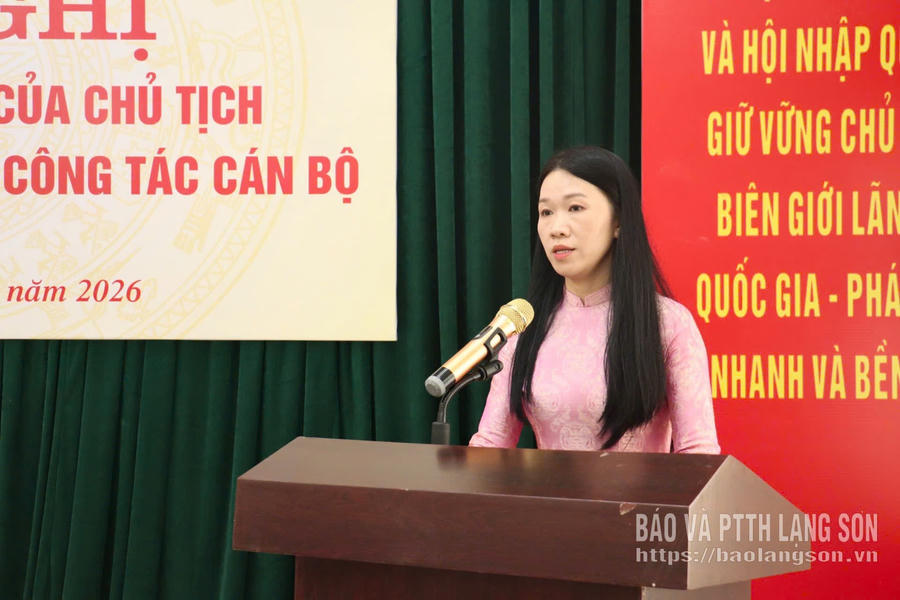 Tân Giám đốc Sở Ngoại vụ bà Trần Thị Vân Thùy phát biểu nhận nhiệm vụ. (Ảnh: Báo Lạng Sơn).