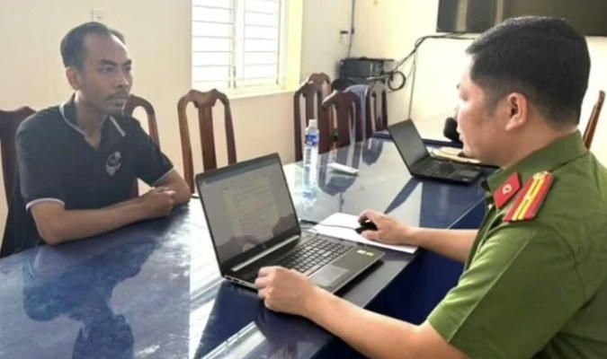 Lâm Văn Thới tại cơ quan công an.