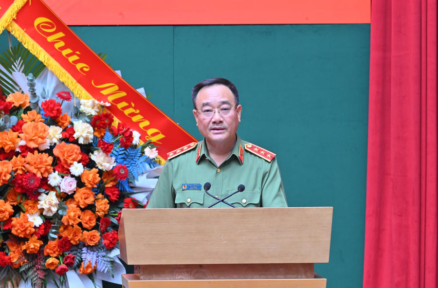 Thứ trưởng Phạm Thế Tùng phát biểu chỉ đạo tại buổi Lễ. (Ảnh: Bộ Công an)