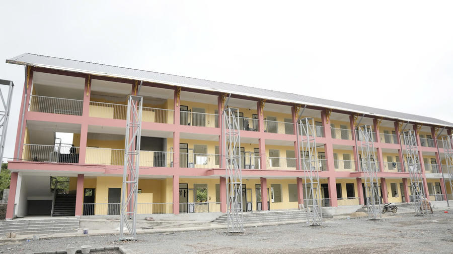 Trường Phổ thông nội trú liên cấp Tiểu học và Trung học cơ sở Sơn Vĩ, xã Sơn Vĩ chuẩn bị cho năm học mới.