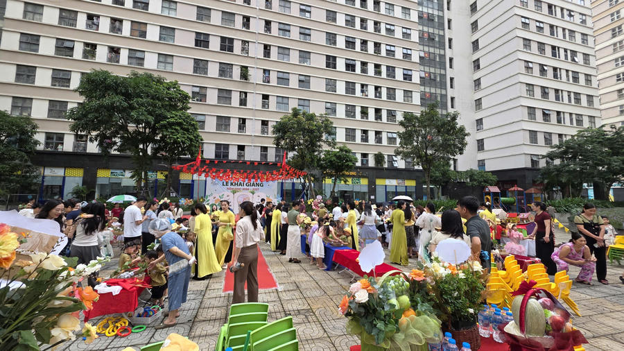 Rộn ràng khai giảng năm học mới tại Trường mầm non Vườn Ong (Bee Garden).