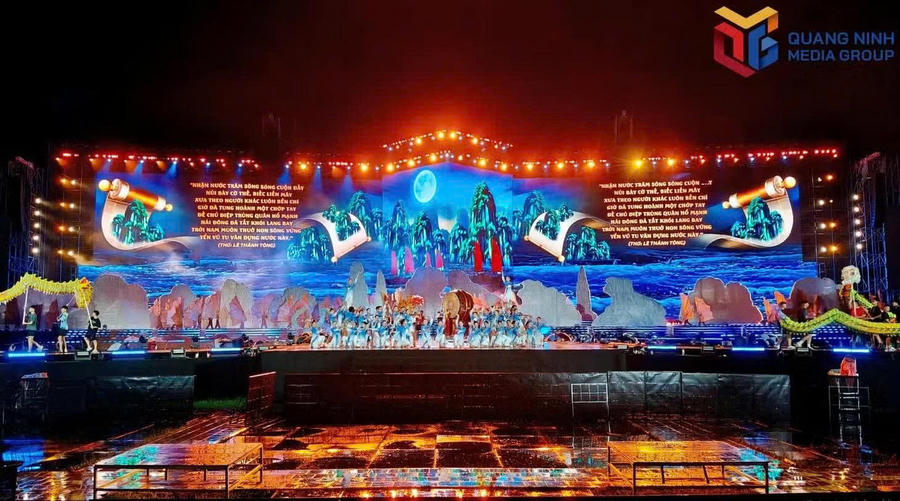 Tổng duyệt chương trình nghệ thuật đặc biệt “Quảng Ninh - Thành phố rạng rỡ tương lai”. Ảnh: Báo Quảng Ninh