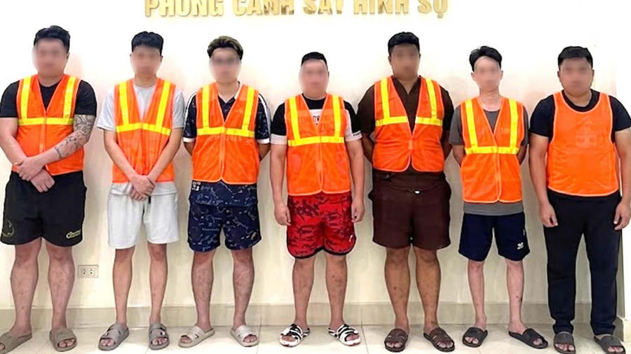 Các đối tượng trong đường dây mua bán trái phép khí N2O. Ảnh C.A TP Hà Nội Các đối tượng trong đường dây mua bán trái phép khí N2O. Ảnh C.A TP Hà Nội