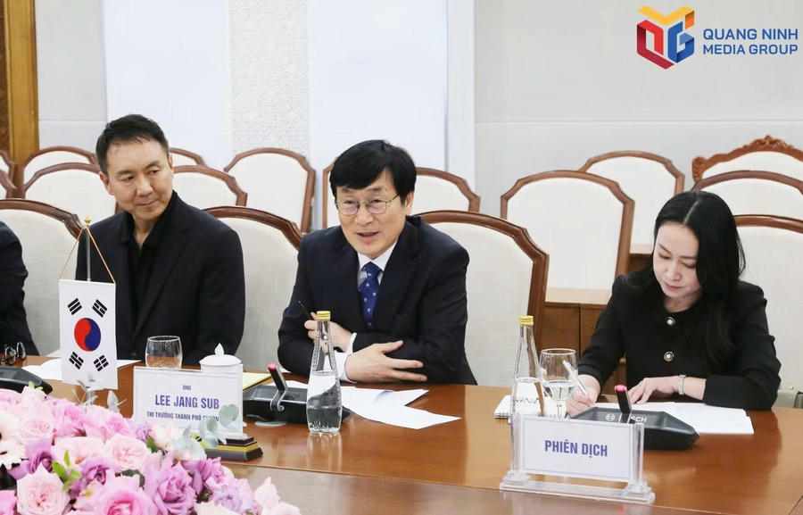 Thị trưởng thành phố Cheongju (Hàn Quốc) Lee Jang Sub phát biểu tại lễ ký kết.Ảnh: Báo Quảng Ninh