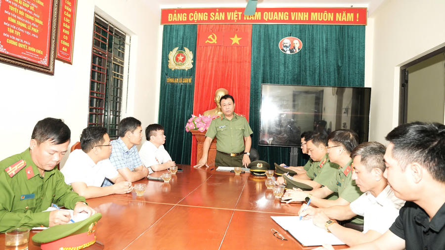 Thiếu tướng Nguyễn Đức Thuận, Giám đốc Công an tỉnh Tuyên Quang kết luận buổi làm việc.