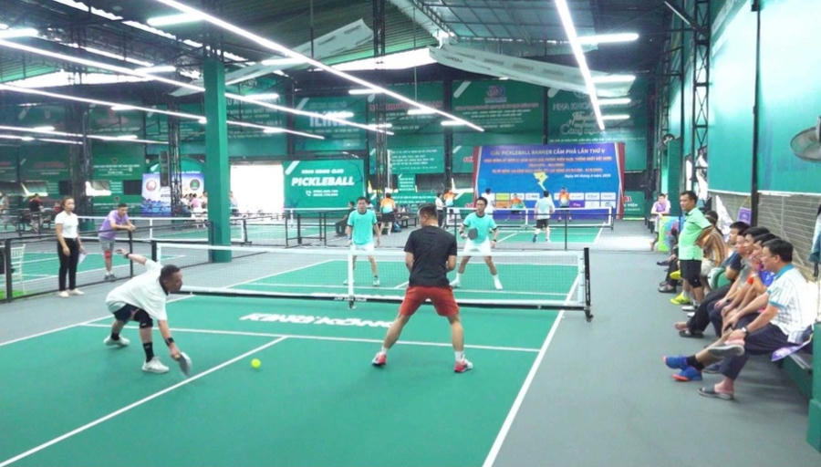 Các vận động viên thi đấu tại Giải Pickleball “Cẩm Phả - Chung sức vươn mình” năm 2026.