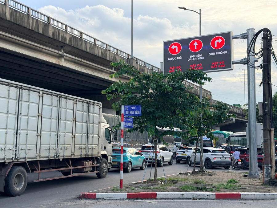 Hệ thống bảng Led cảnh báo giao thông trên đường Đỗ Mười.