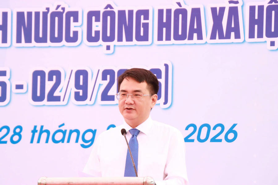Ông Lê Như Hải Long, Phó Bí thư Đảng ủy, Chủ tịch UBND xã Tân Nhựt phát biểu tại lễ khánh thành.