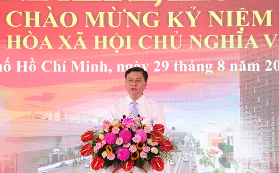 Phó Chủ tịch UBND Thành phố Nguyễn Công Vinh phát biểu tại buổi lễ. (Ảnh: Cổng TTĐT TP HCM)
