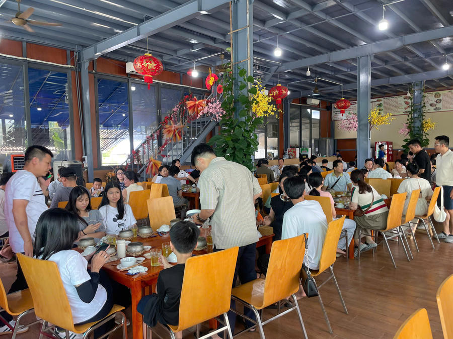 Khách hàng là "xương sống" giúp Nhà hàng duy trì và phát triển.