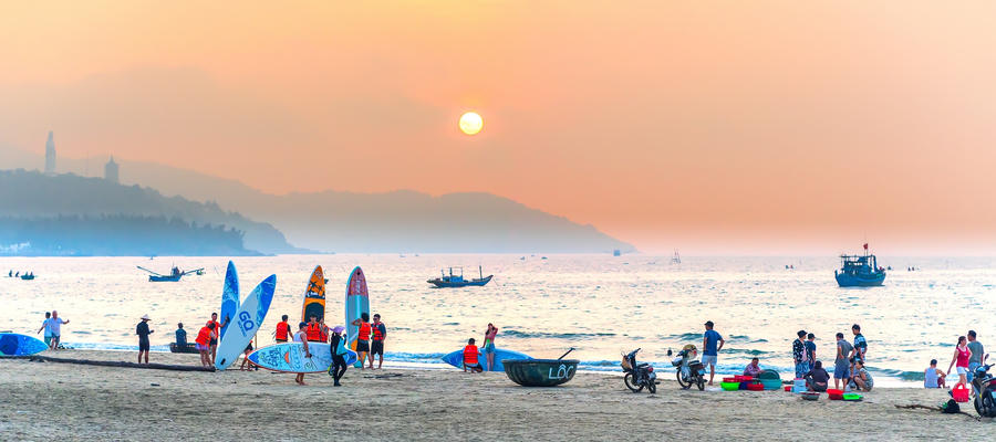 Nhịp sống với sông núi biển trời trong lòng thành phố tạo nên sức hút riêng của Đà Nẵng