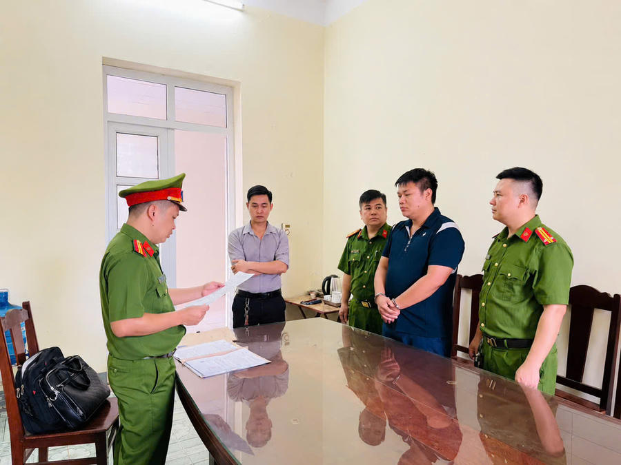 Thi hành QĐ KTBC và Lệnh BCC để tạm giam đối với Lê Văn Tâm.