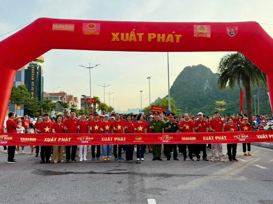 Đông đảo lực lượng sẵn sàng xuất phát, tham gia đi bộ hưởng ứng chương trình “Cùng Việt Nam tiến bước” năm 2026.