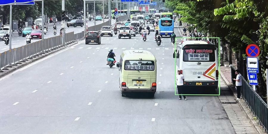 Hình ảnh camera ghi nhận các hành vi vi phạm.