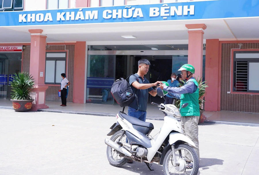 Hỗ trợ, sẻ chia cùng người dân.