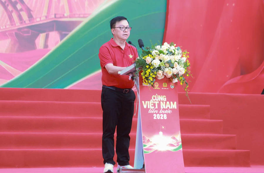 Tổng Biên tập Báo Nhân dân Lê Quốc Minh phát biểu khai mạc chương trình.