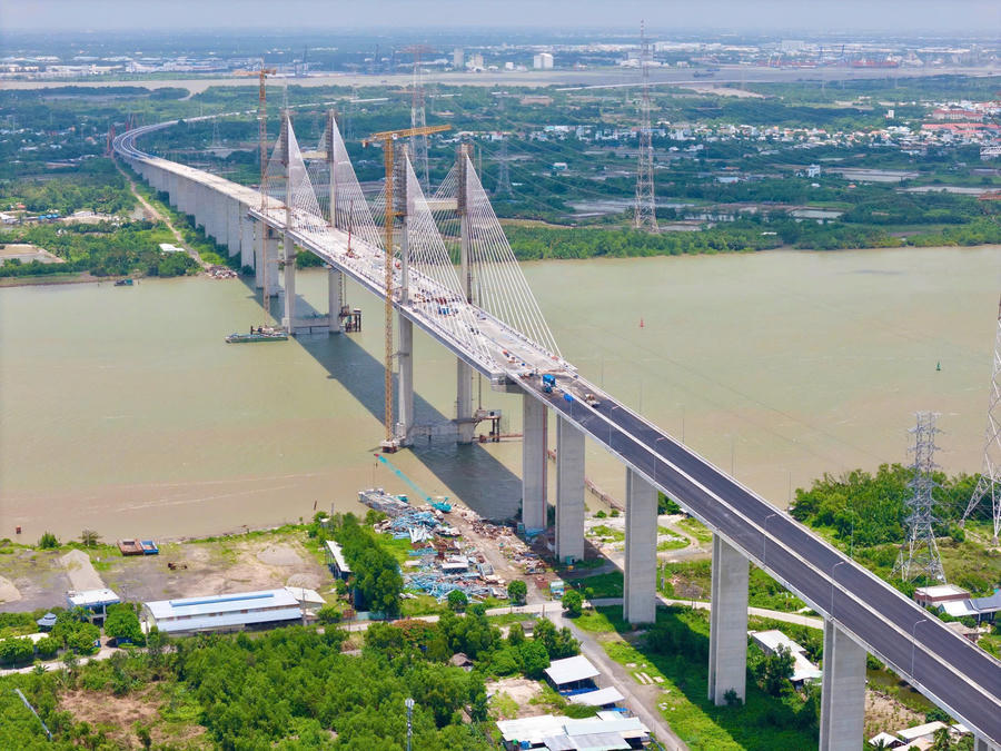 Cầu Phước Khánh đang được hoàn thiện. Ảnh: Duy Khương.