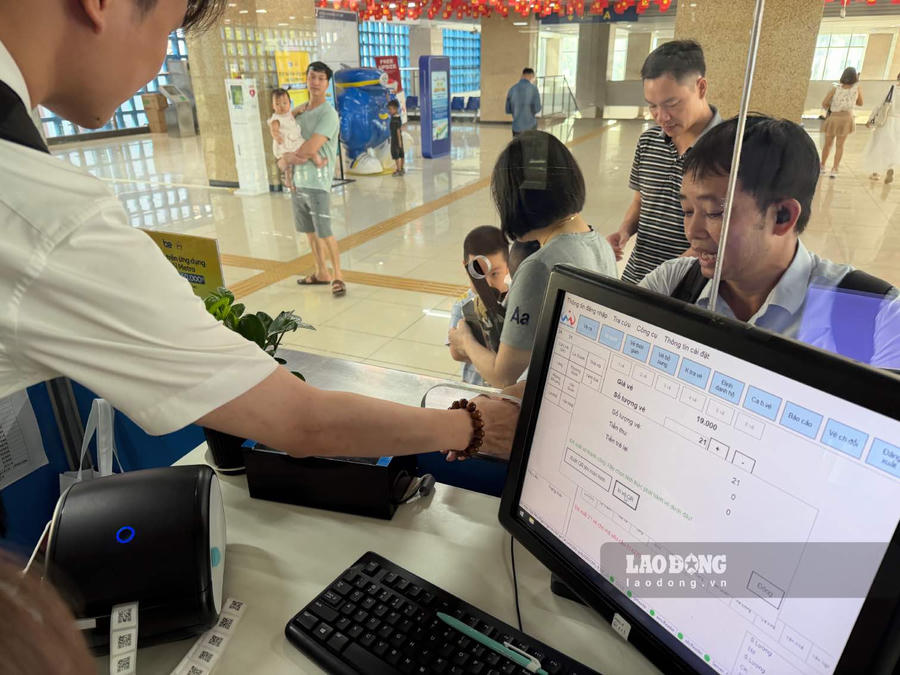 Vé Metro - xe buýt Hà Nội liên thông từ ngày 1/9. Ảnh: Hoài Anh