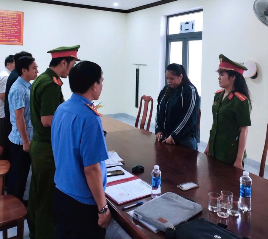 Tống đạt các quyết định khởi tố bị can và thi hành lệnh bắt tạm giam đối với Bùi Thị Diệu My.