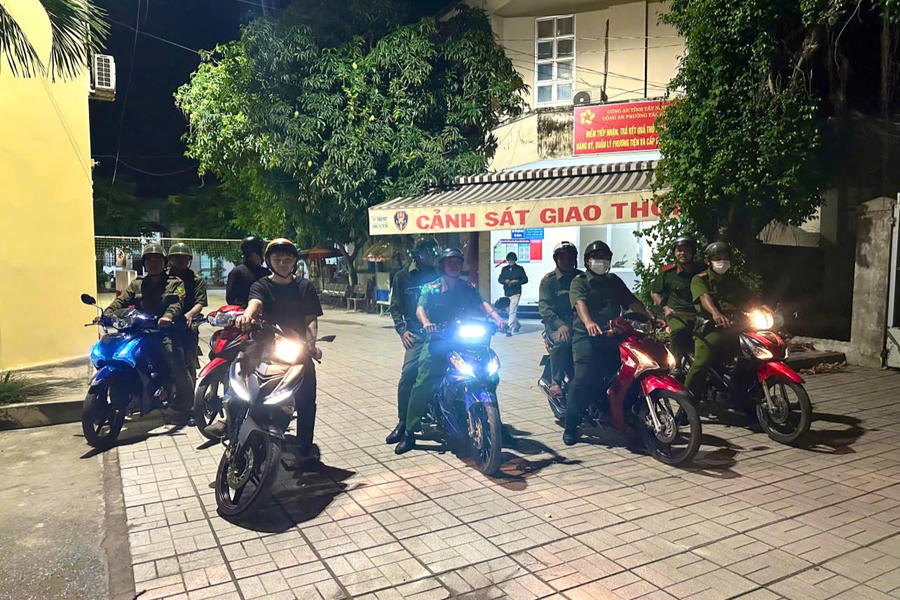 Lực lượng Công an phường Tân Ninh ra quân tuần tra giữ gìn an ninh trật tự, an toàn giao thông trên địa bàn (ảnh: Công an Tây Ninh)