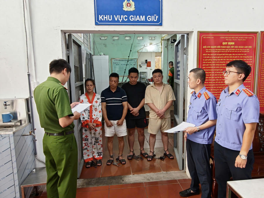4 đối tượng bị tạm giữ hình sự liên quan vụ tài xế taxi bị hành hung.