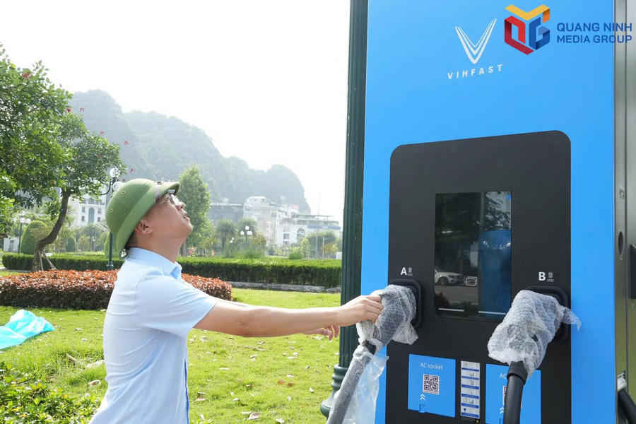 Hiện 3 trụ sạc xe buýt điện tại khu vực Công viên hoa Hạ Long đã sẵn sàng đưa vào sử dụng.Ảnh: Báo Quảng Ninh