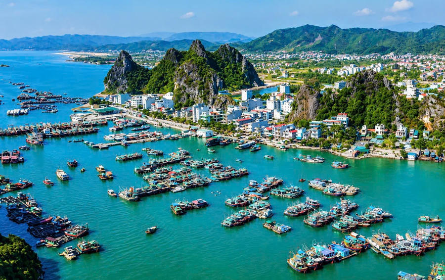 Đặc khu Vân Đồn hài hòa giữa biển, núi và đô thị.