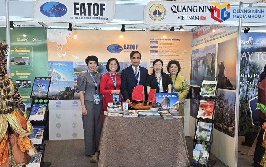 Đoàn công tác thành phố Quảng Ninh tại gian trưng bày, quảng bá du lịch của địa phương.Ảnh: Báo Quảng Ninh