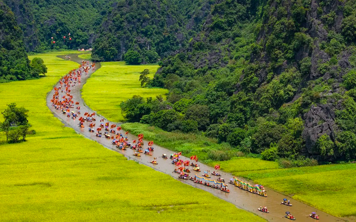 Các khu, điểm du lịch của Ninh Bình duy trì lượng khách cao trong suốt 5 ngày nghỉ lễ Quốc khánh.
Các khu, điểm du lịch của Ninh Bình duy trì lượng khách cao trong suốt 5 ngày nghỉ lễ Quốc khánh.