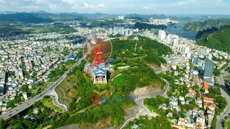 Thành phố Quảng Ninh hướng tới mục tiêu phát triển xanh, thông minh. Ảnh: Báo Quảng Ninh Thành phố Quảng Ninh hướng tới mục tiêu phát triển xanh, thông minh. Ảnh: Báo Quảng Ninh