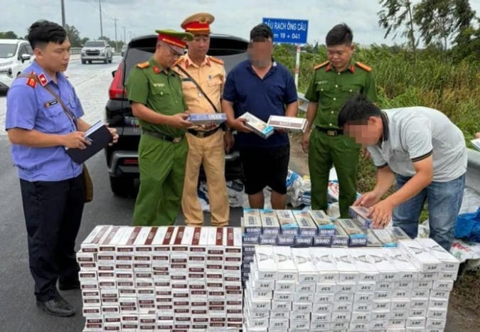 Bắt giữ 3.370 bao thuốc lá ngoại không rõ nguồn gốc.