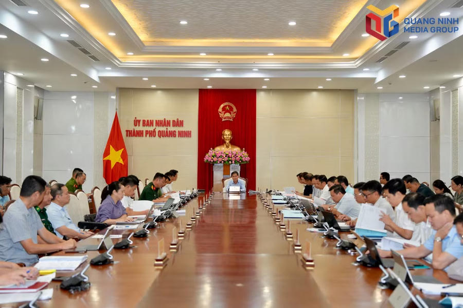 Quang cảnh cuộc họp.