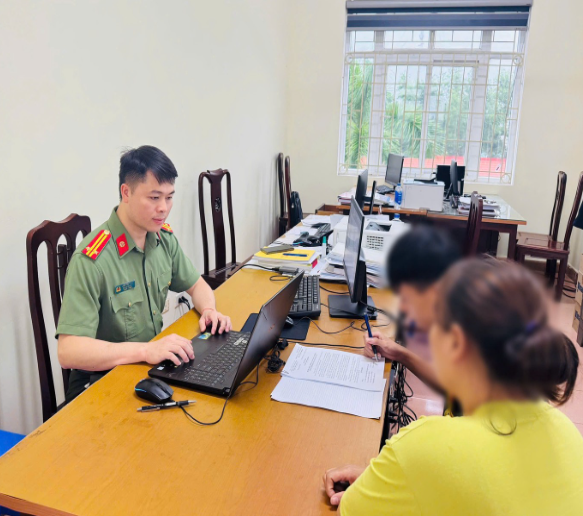 Công an tỉnh Tuyên Quang xử phạt 09 trường hợp về hành vi vi phạm quy định về hoạt động thanh toán (Ảnh: Công an Tuyên Quang).