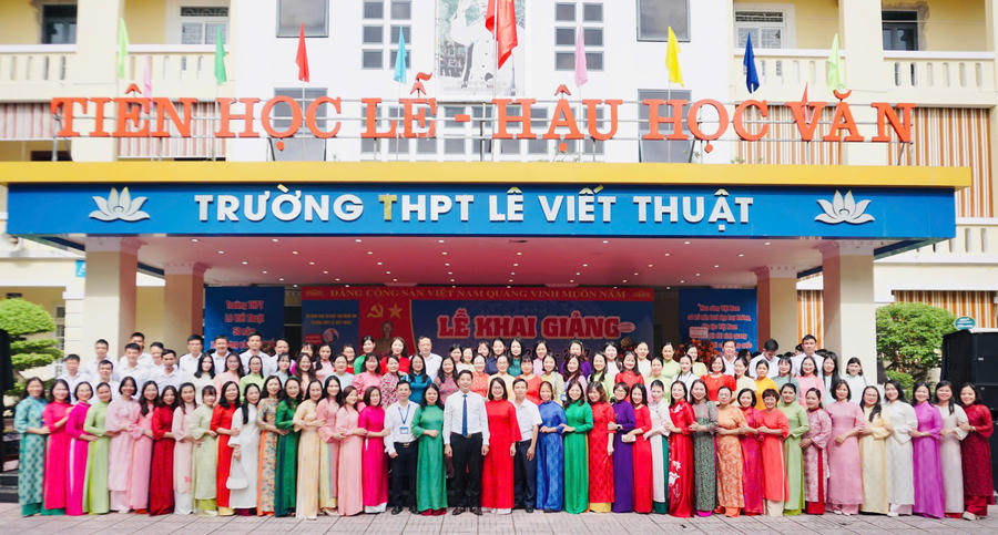 Thầy và trò Trường THPT Lê Viết Thuật (Nghệ An) bước vào năm học mới với nhiều kỳ vọng.
