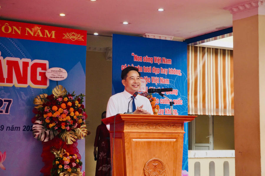 Tiến sĩ, Nhà giáo ưu tú Đặng Văn Hải - Hiệu trưởng Trường THPT Lê Viết Thuật.