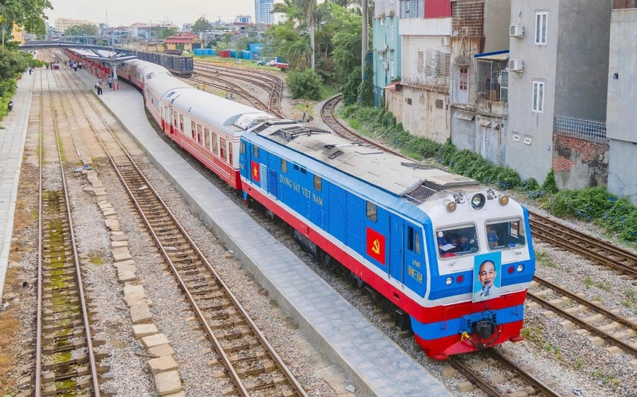 Ngành Đường sắt bắt đầu mở bán 300.000 vé tàu Tết Nguyên Đán Đinh Mùi. (Hình minh hoạ)