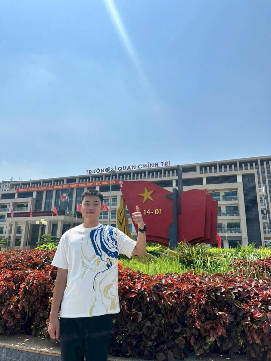 Tân sinh viên Chu Tùng Lâm, con trai Trung tá Chu Văn Hưng tại Trường Sĩ quan Chính trị. Ảnh: Chu Trọng Trung.