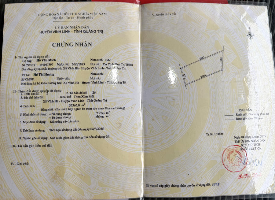 GCNQSDĐ của ông Miên và ông Điền được cấp năm 2005. Ảnh: Nguyên Phong
