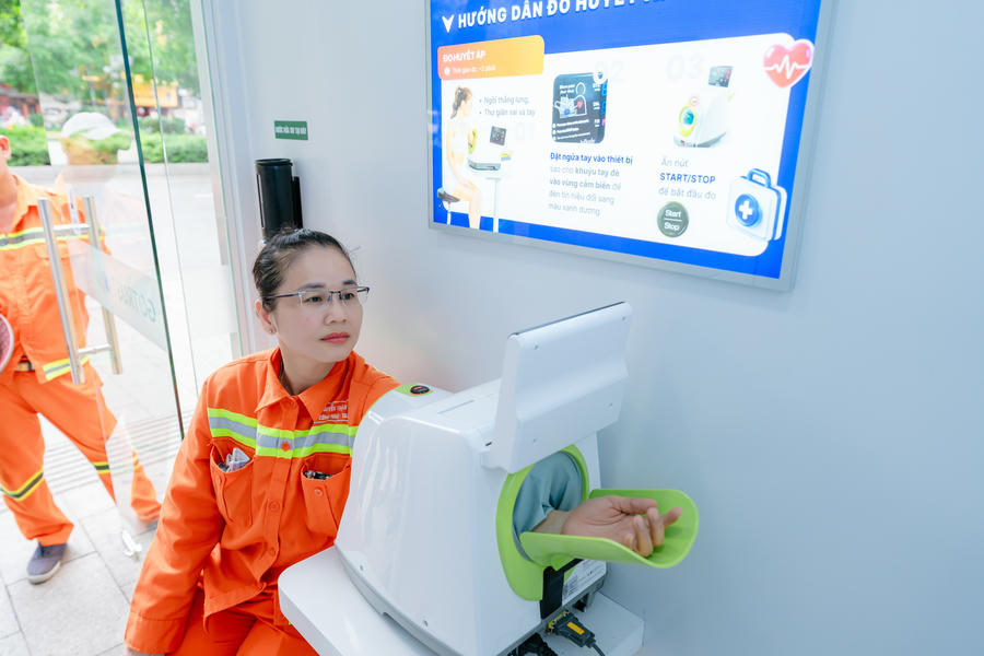 Y tế số đang từng bước trở thành “điểm tựa sức khỏe” của người dân trong cuộc sống thường nhật. Ảnh: H.Khánh