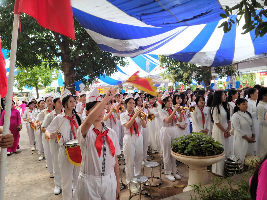 Âm vang rộn rã, hào hùng của đội trống kèn nghi thức đánh thức bầu không khí sáng mùa thu, mở màn cho một năm học mới tràn đầy khí thế.
