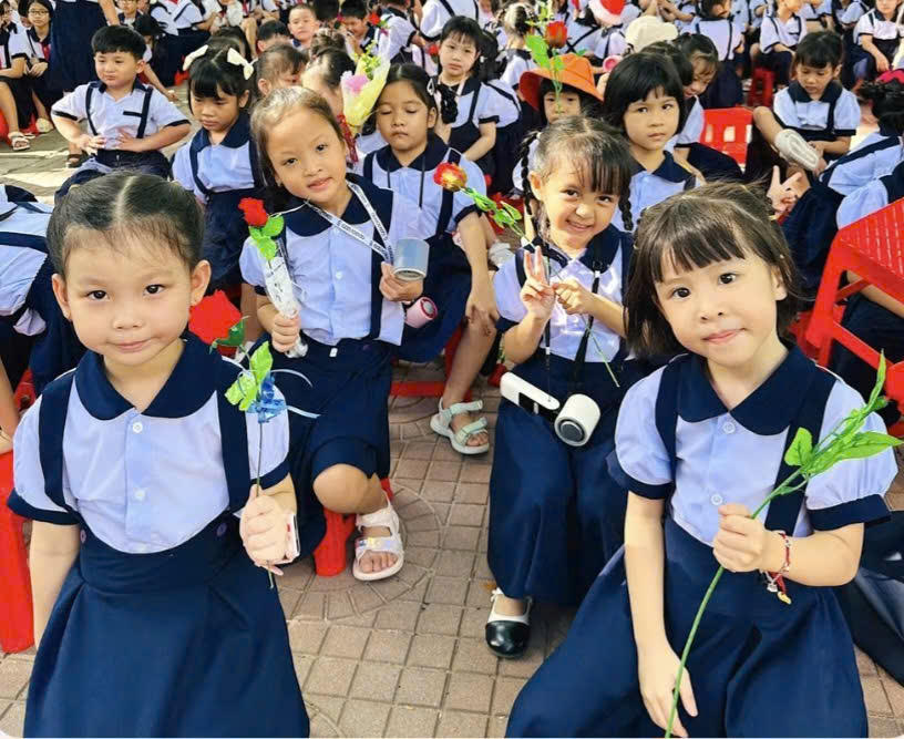 Các em học sinh Trường Mầm non xã Nhơn Châu vui vẻ, háo hức trong ngày khai giảng. Ảnh: Báo Gia Lai