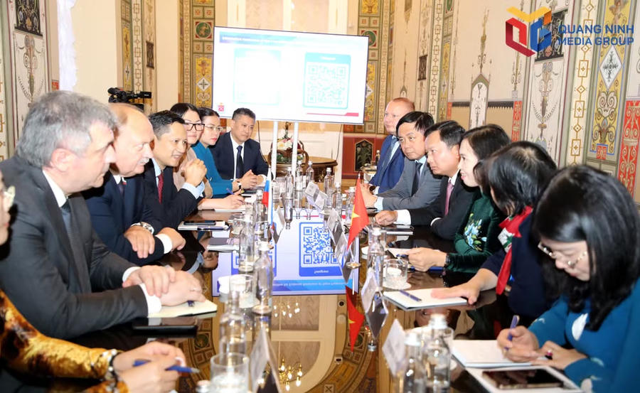 Quang cảnh Đoàn công tác thành phố Quảng Ninh làm việc với Ủy ban Đối ngoại thành phố Saint Petersburg.