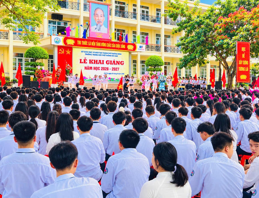 Gần 372.000 học sinh TP Quảng Ninh hân hoan khai giảng năm học mới 2026-2027
