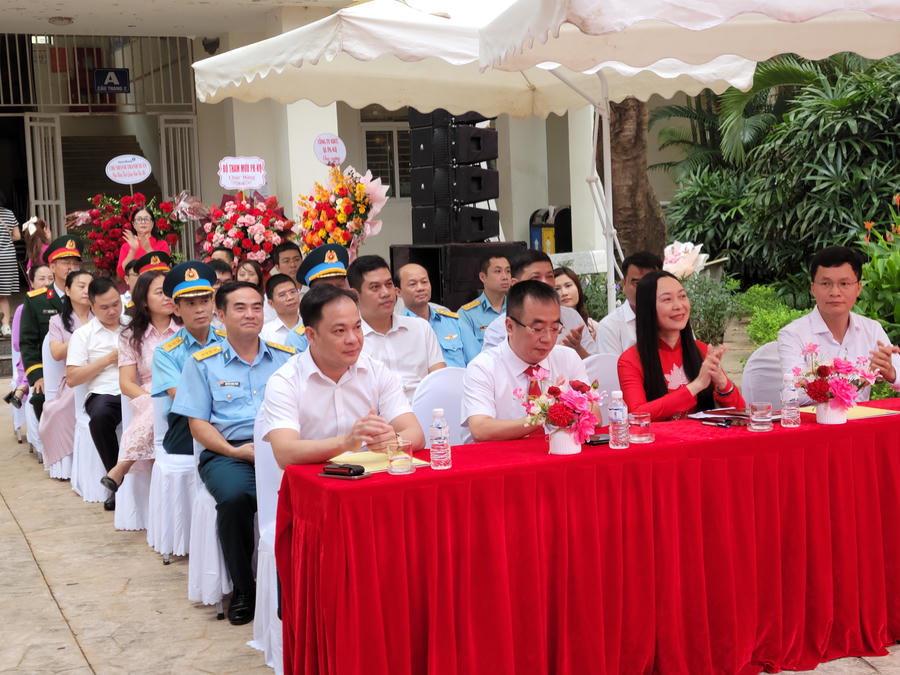 Không khí trang trọng mà ấm áp với sự hiện diện, quan tâm từ các vị đại biểu, lãnh đạo phường Khương Đình.