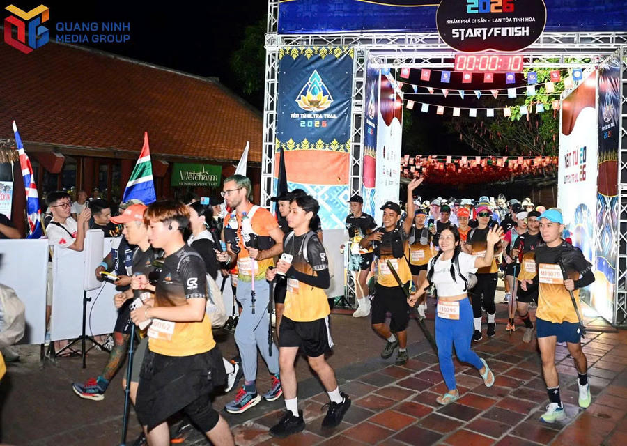 Trước đó, vào 5h sáng 6/9, các VĐV đã xuất phát ở cự ly 15km.Ảnh: Báo Quảng Ninh