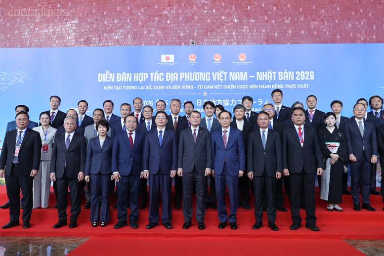 Thủ tướng chụp ảnh lưu niệm cùng các đại biểu - Ảnh: chinhphu.vn/Nhật Bắc
